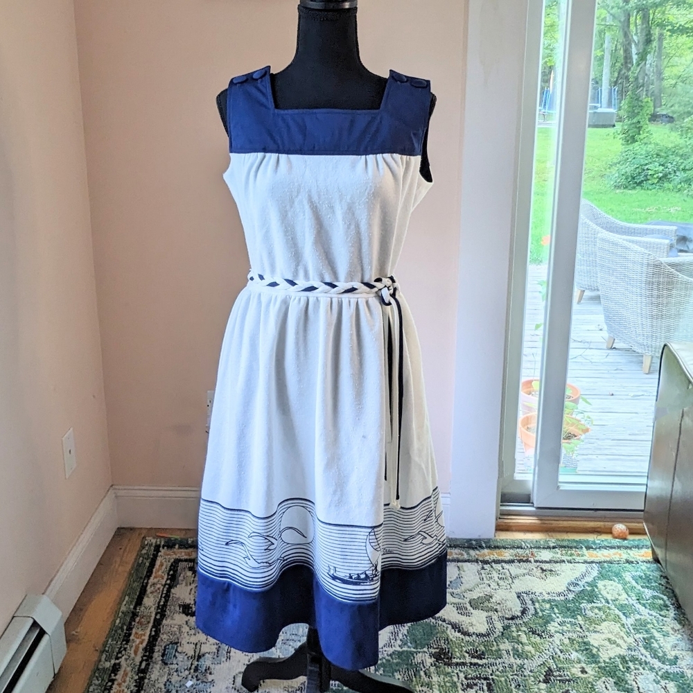Vintage Alfred Shaheen 70s dress.